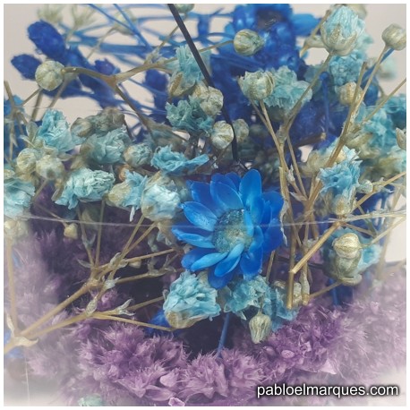 Flores de color azul / violeta en miniatura. Accesorio para wargames